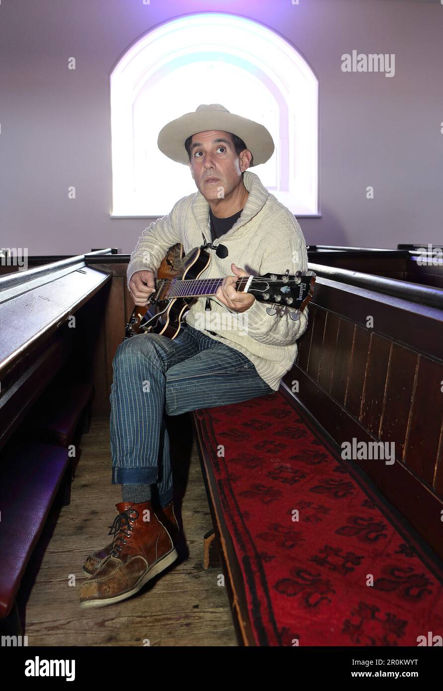 Joshua Radin, auteur-compositeur-interprète à l'église Pepper Canister (St Stephens), Dublin16th avril 2023. Banque D'Images