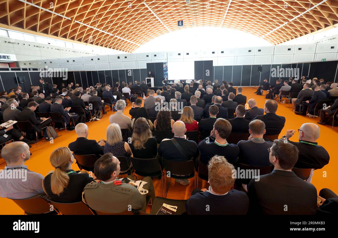 Rostock, Allemagne. 09th mai 2023. Le salon de la défense maritime 'technologie de défense sous-marine (UDT)' commence par des présentations à la HanseMesse. Près de 1 500 visiteurs sont attendus à la foire de trois jours, et plus de 70 entreprises du secteur de la défense et de la technologie seront présentes dans le hall. Credit: Bernd Wüstneck/dpa/Alay Live News Banque D'Images