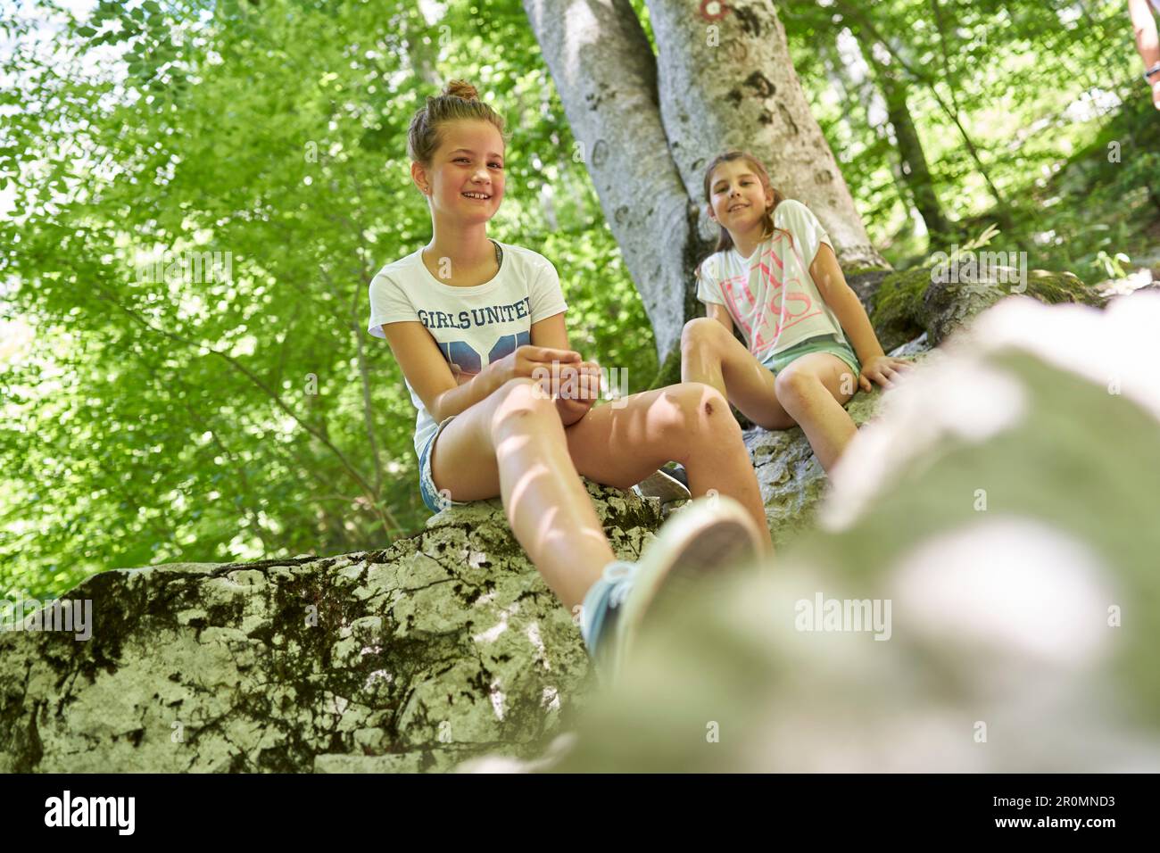 2 filles en randonnée dans le parc national de Triglav, Slovénie Banque D'Images