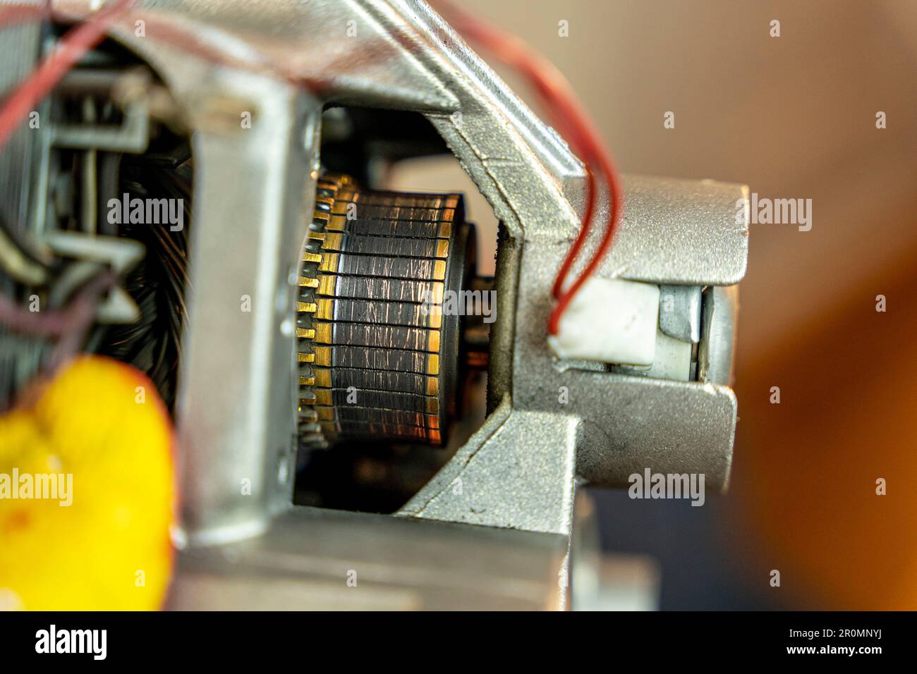 remplacement des balais électriques du moteur électrique Banque D'Images