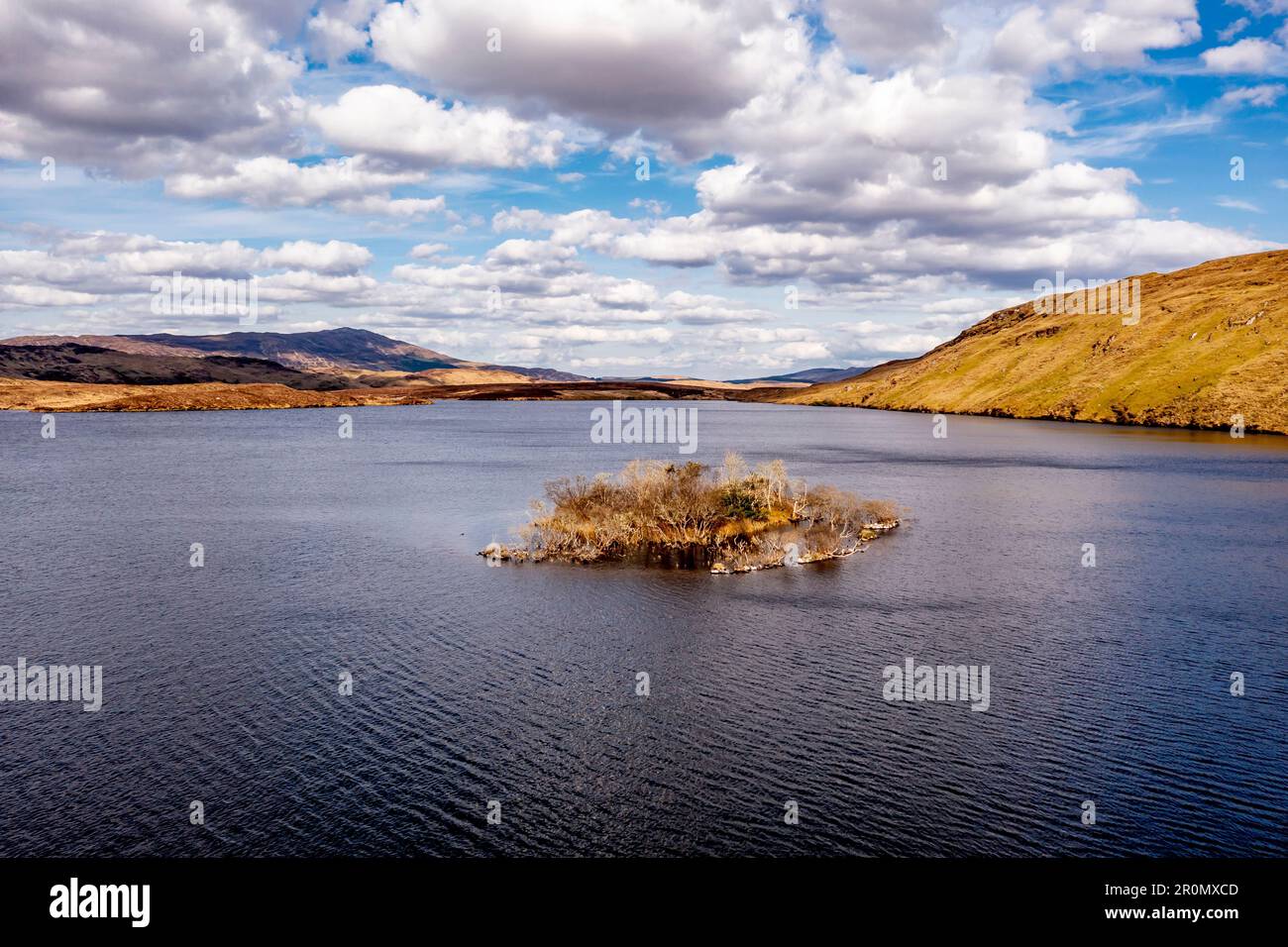 Vue aérienne de l'île Lough Anna - Comté de Donegal, Irlande. Banque D'Images