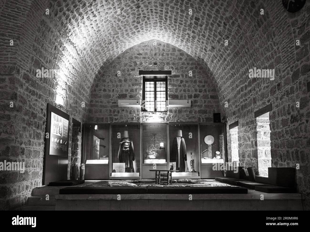 Expositions au Musée Mawlawi d'Antalya dans la vieille ville de Kaleici, Turquie (Turkiye). Le Musée de l'Islam soufi est abrité dans une mosquée ottomane datant de 16th ans, le kno Banque D'Images