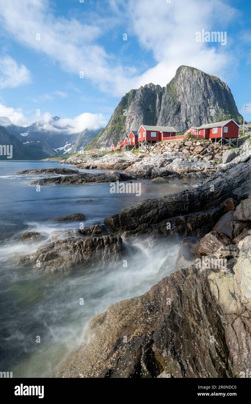 Flakstad soleil de minuit, région de Reine, Banque D'Images