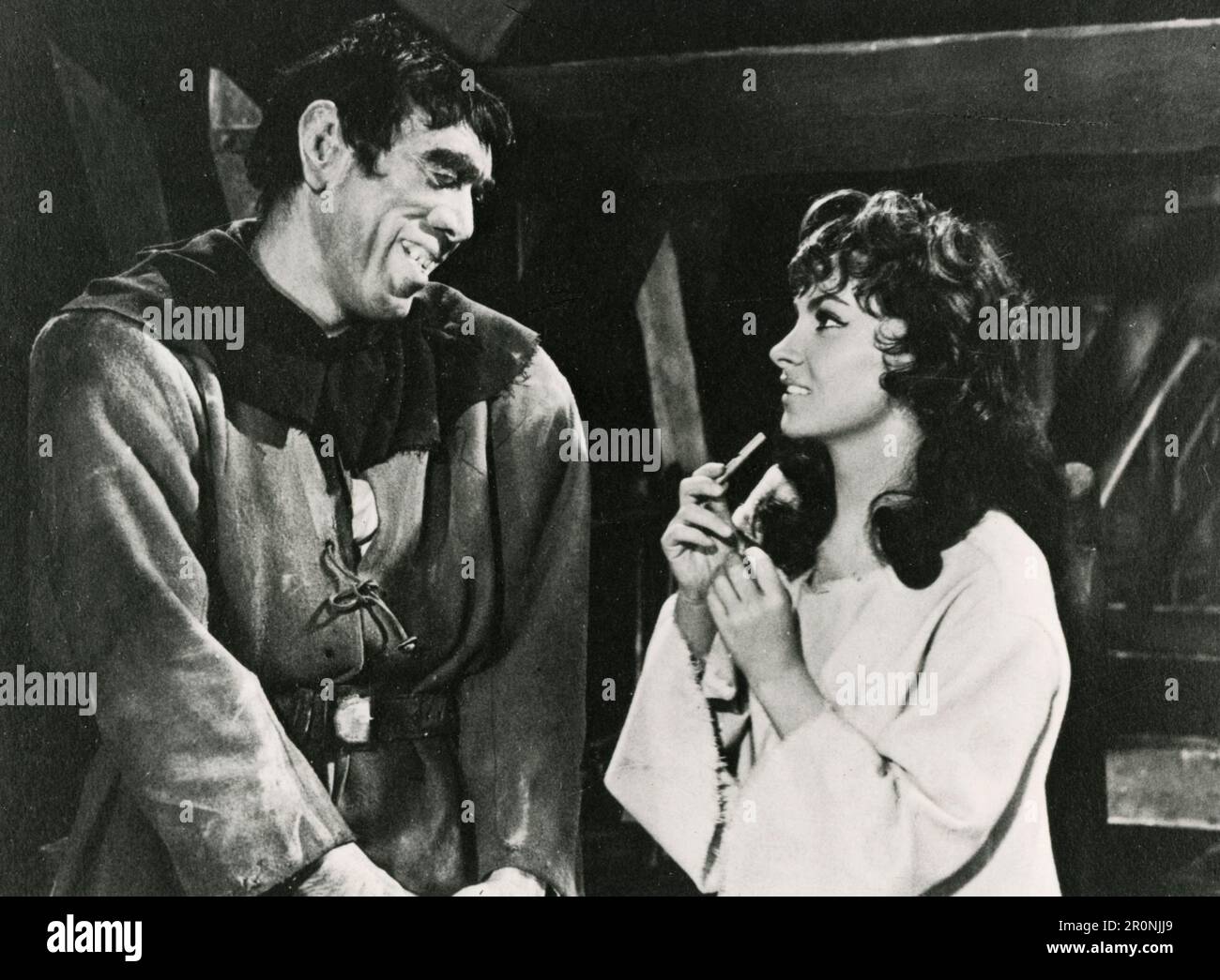 L'actrice Gina Lollobrigida et l'actrice Anthony Quinn dans le film le Hunchback de notre Dame, USA 1956 Banque D'Images