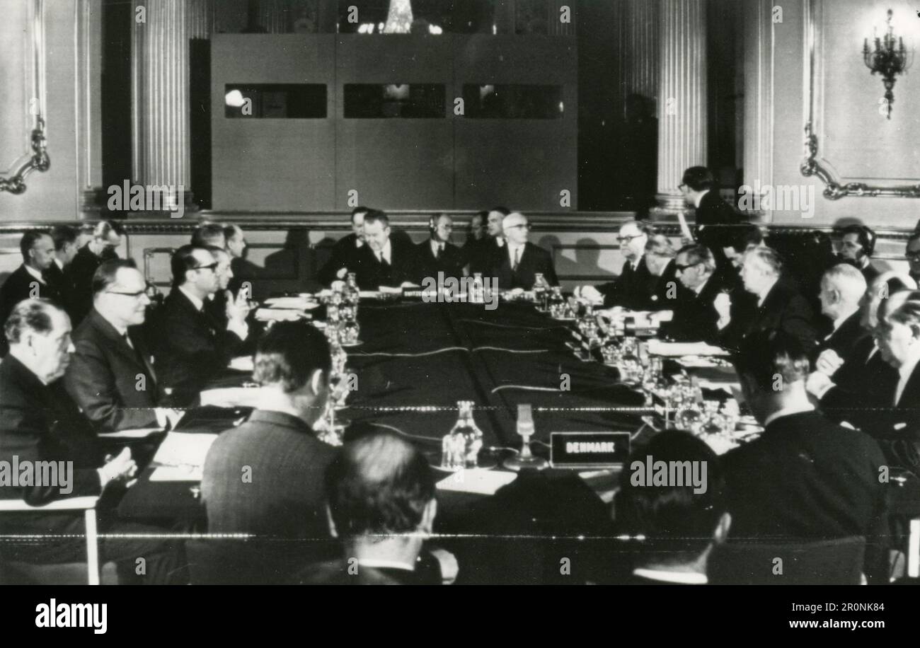 Table de conférence de la session d'ouverture de la conférence de l'Association européenne de libre-échange (AELE) à Londres, Royaume-Uni 1966 Banque D'Images
