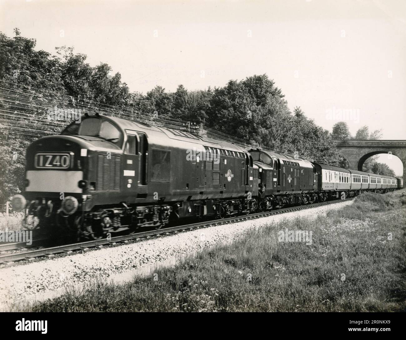 Train express diesel British Rail sur la route entre Londres et Bristol, Royaume-Uni 1966 Banque D'Images