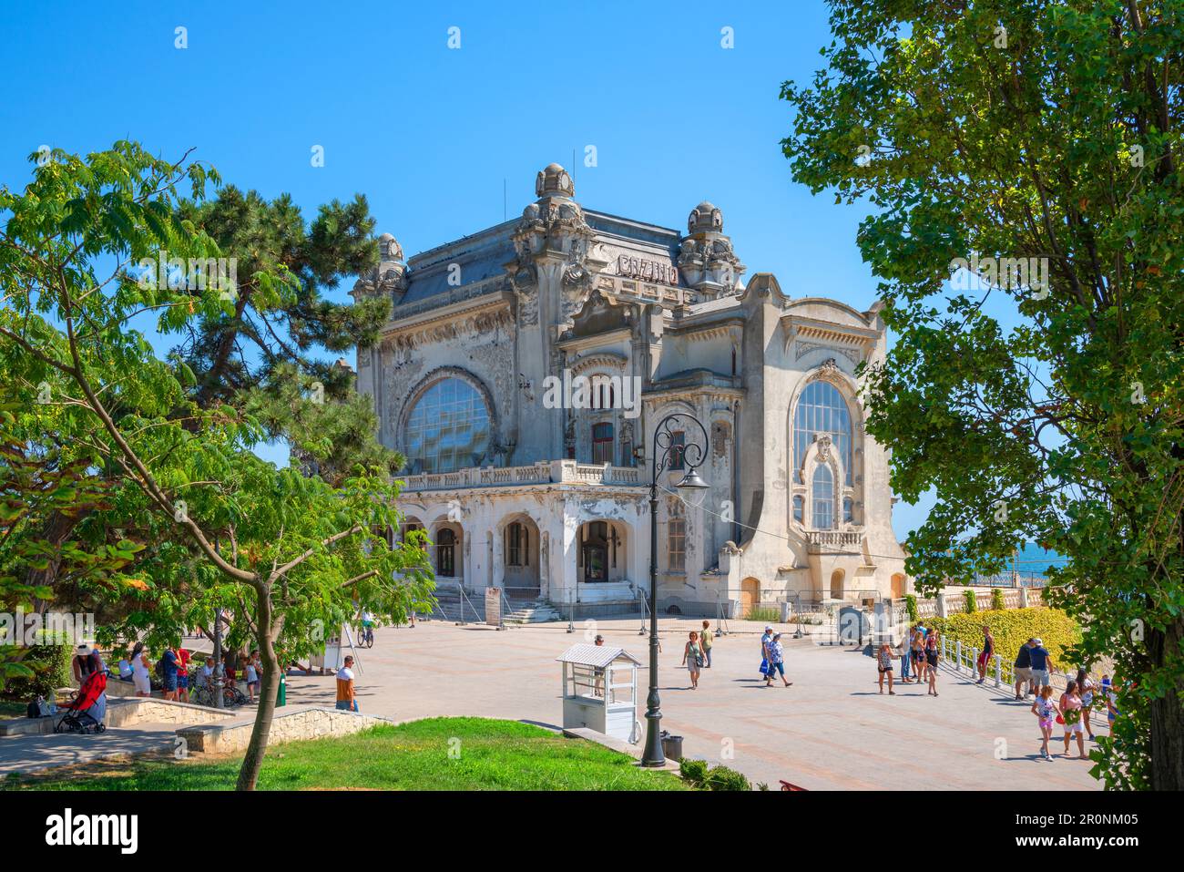Promenade avec casino à Constanta, Dobruja, côte de la mer Noire, Roumanie Banque D'Images