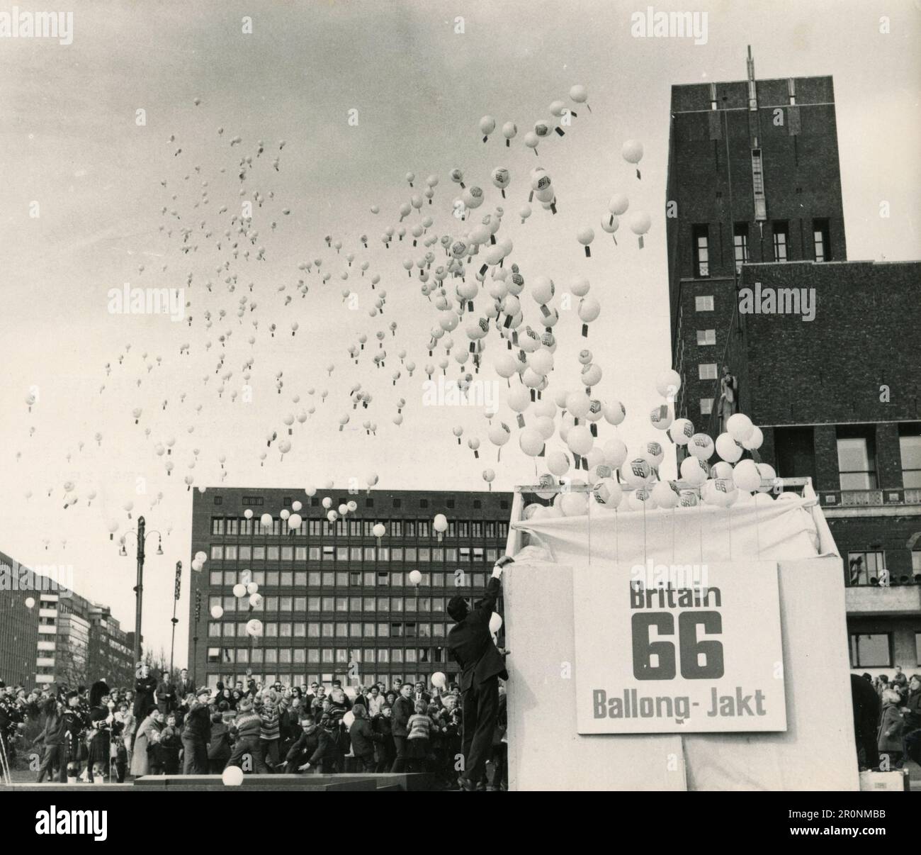 Ballons sortis lors de la cérémonie d'ouverture de l'exposition Britain 66, Oslo Norvège 1966 Banque D'Images