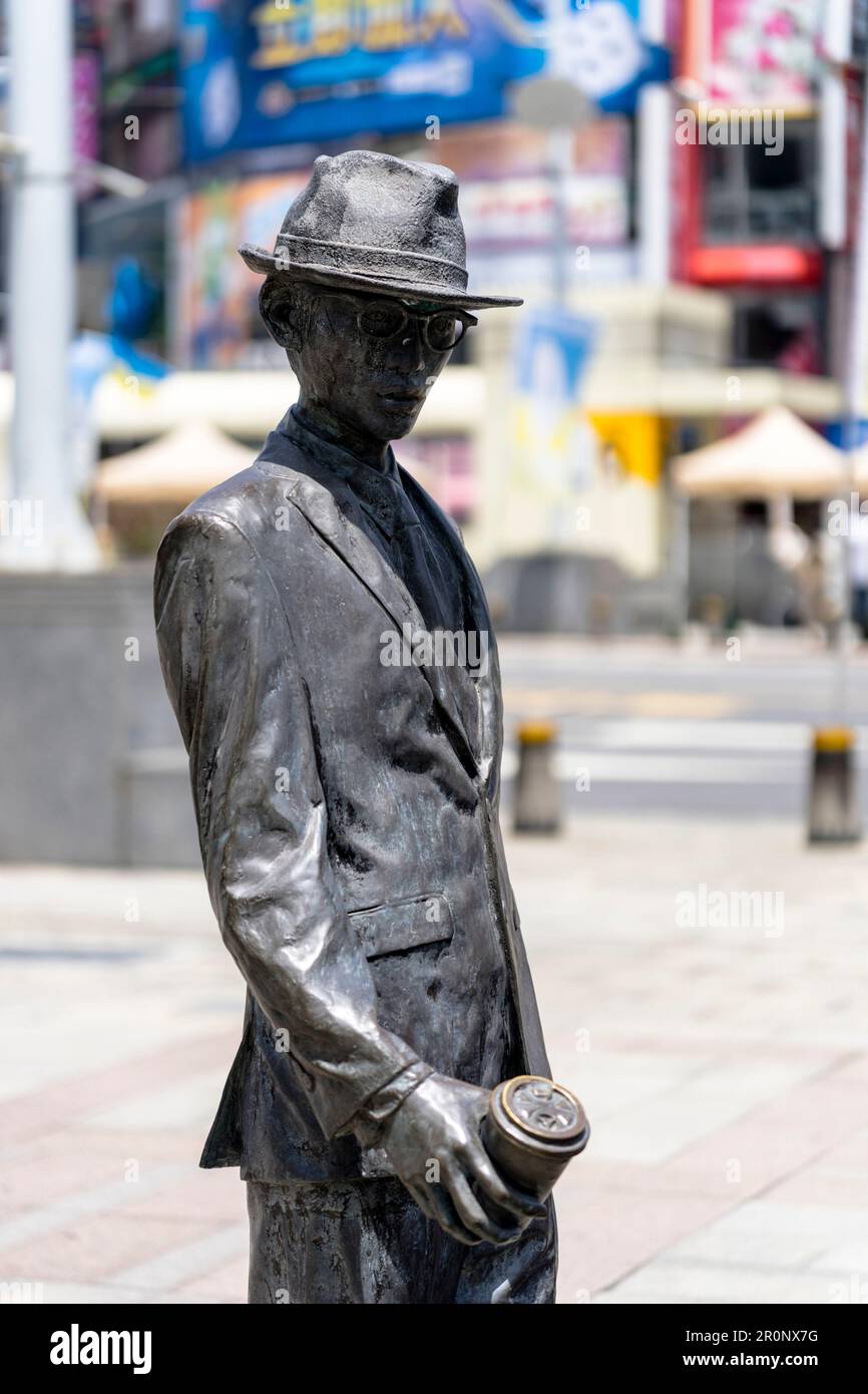 Sculpture en bronze ironique (tasse à café) à Ximendong (Taipei/Taïwan) Banque D'Images