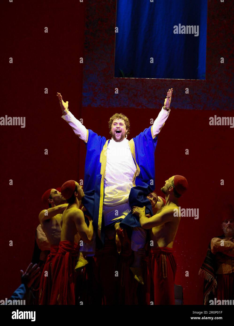 Michael ball (Poète) à KISMET à l'Opéra national anglais (ENO), London Coliseum, Londres WC2 27/06/2007 musique: Robert Wright & George Forrest livre: Charles Lederer & Luther Davis après l'opéra 'Prince Igor' de Borodin et la pièce du chef d'orchestre Edward Knoblock: Richard Hickox design: Ultz Lighting: Wolfgang Gobbel mise en scène musicale: Nikki Wollaston réalisateur: Gary Griffin Banque D'Images