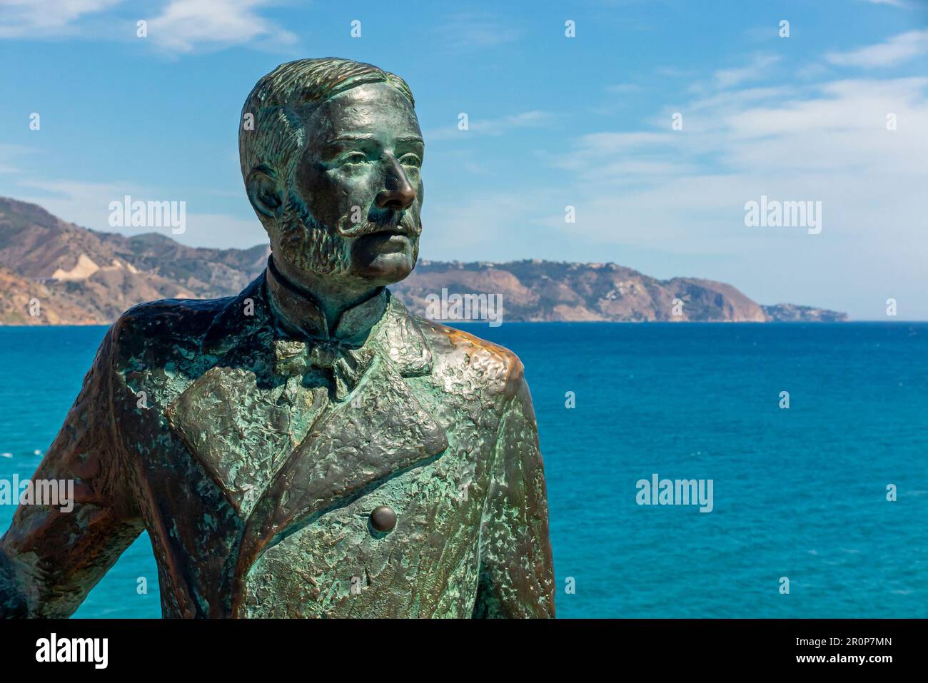 Statue du roi Alfonso XII au point de vue de Balcón de Europa à Nerja une station balnéaire sur la Costa del sol en Andalousie sud de l'Espagne. Banque D'Images