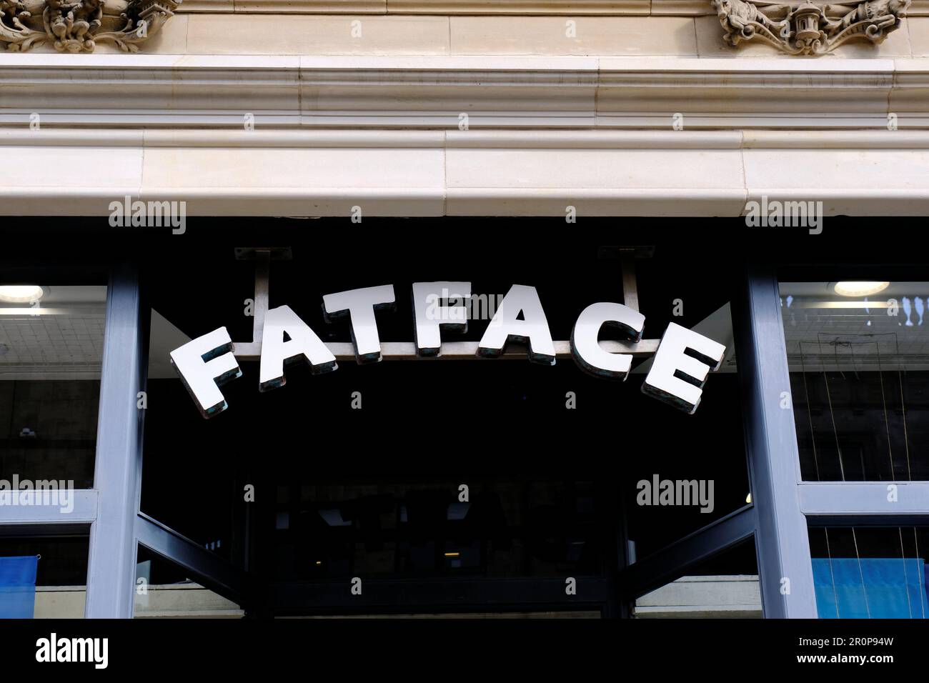 Fatface Shop Sign, détaillant de vêtements pour hommes et femmes, George Street, Édimbourg, Écosse Banque D'Images