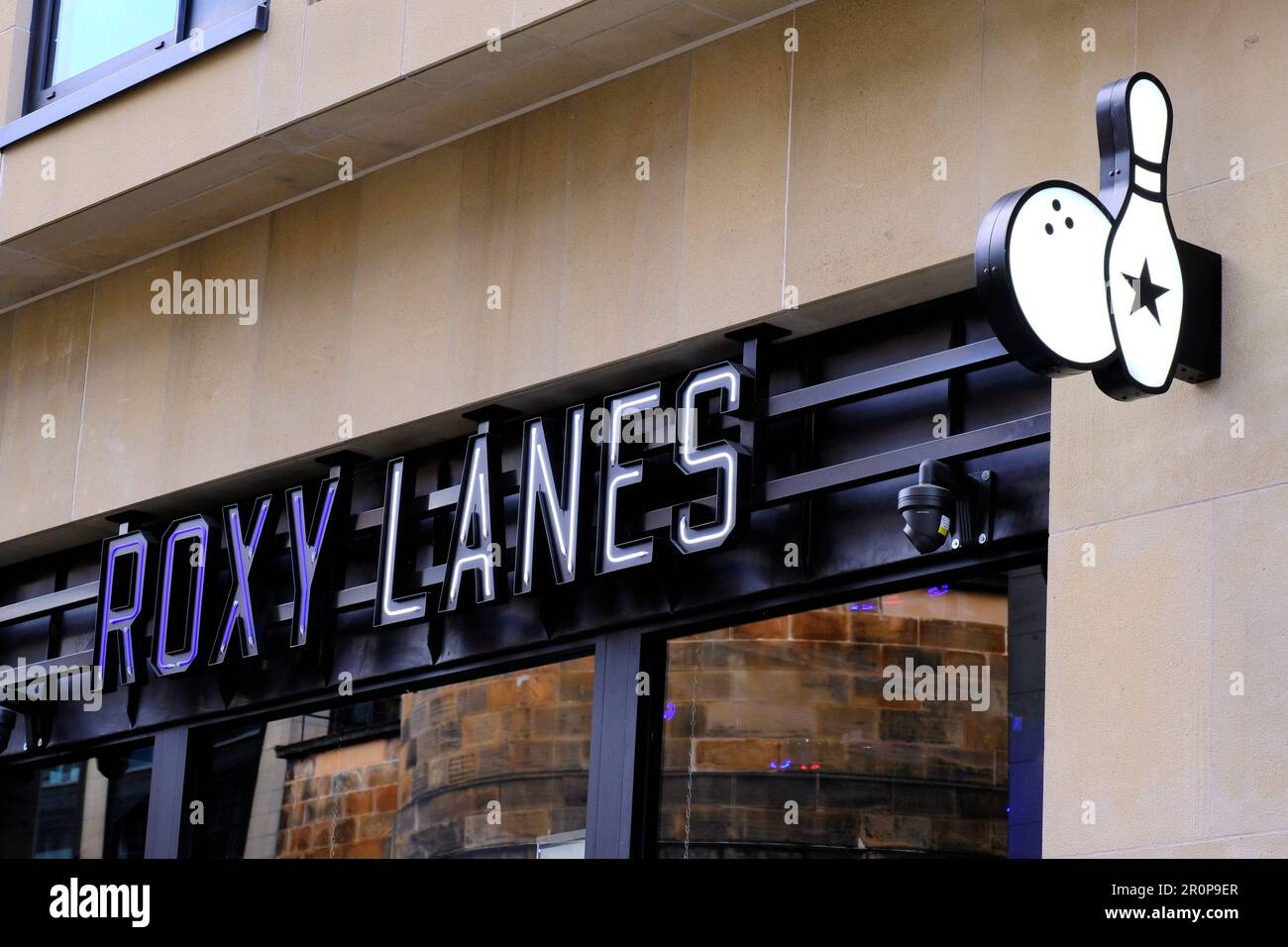 Panneau Roxy Lanes, piste de bowling, jeux, bar et restaurant, Rose Street, Édimbourg, Écosse Banque D'Images