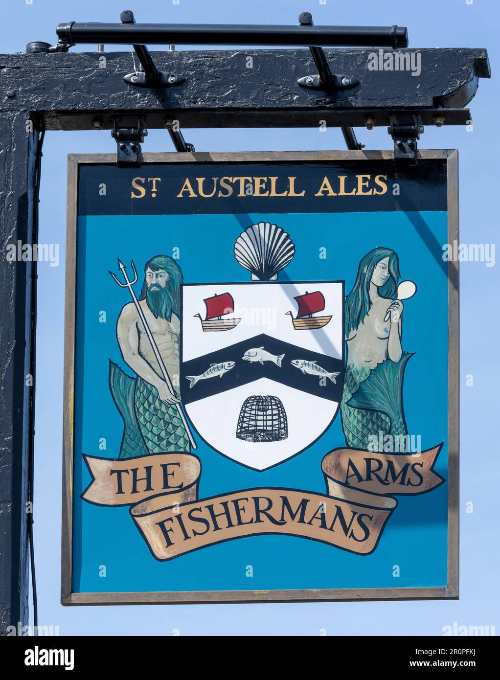 Panneau de pub suspendu traditionnel à The Fishermans Arms - a St Austell Ales public House, Newlyn, Penzance, Cornwall, Angleterre, ROYAUME-UNI Banque D'Images