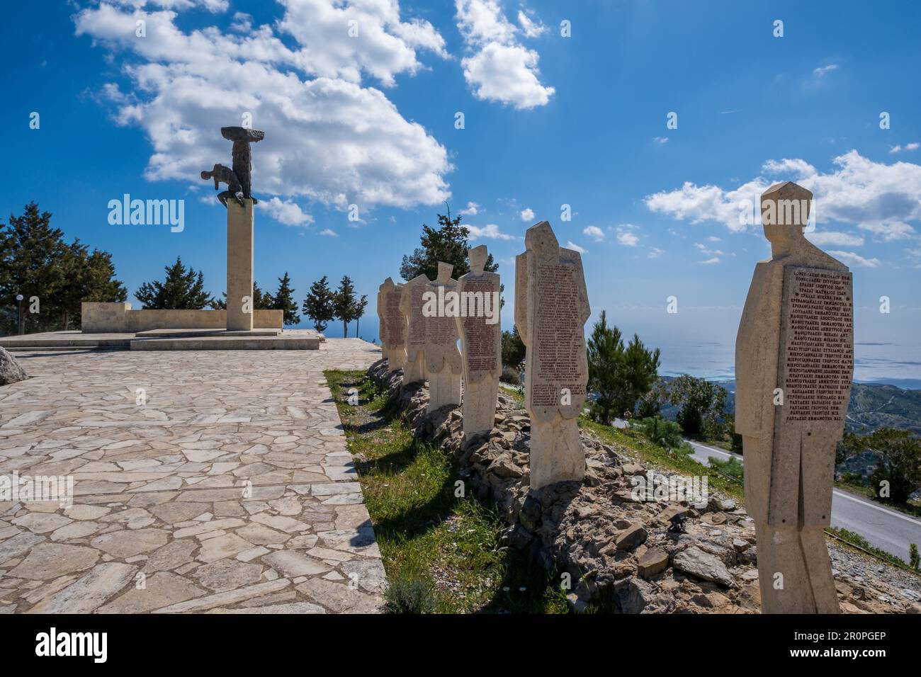 Mémorial d'Amiras commémorant la destruction de villages dans le sud de la Crète et le tir de plus de 350 villageois par les forces allemandes en WW2 Banque D'Images