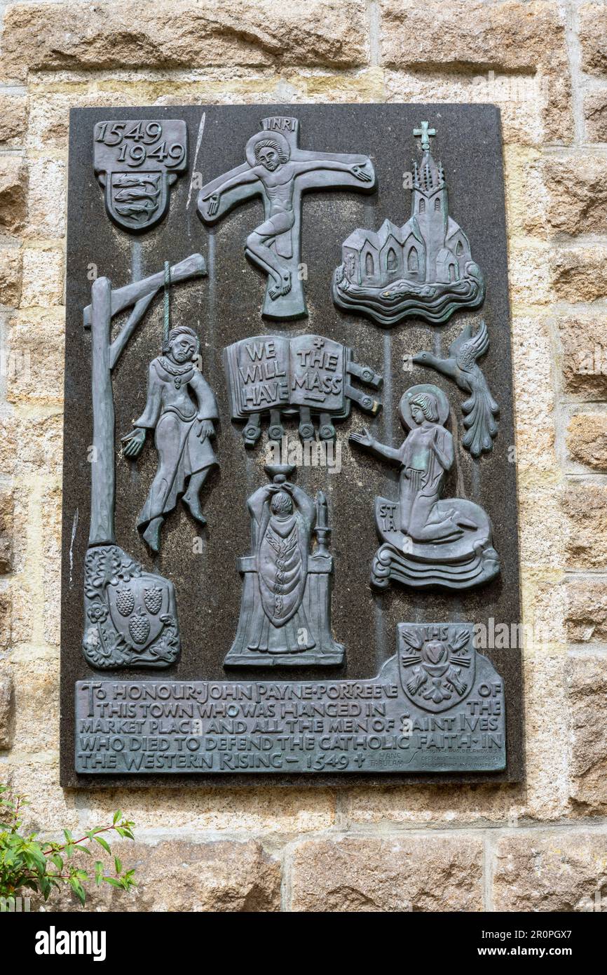 Plaque sur le mur extérieur de Sacred Heart and St. la Catholic Church, Tregenna Hill, Saint Ives, Cornouailles, Angleterre, ROYAUME-UNI Banque D'Images