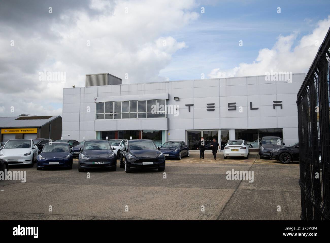 Concessionnaire automobile Tesla Belfast, Irlande du Nord, royaume-uni Banque D'Images