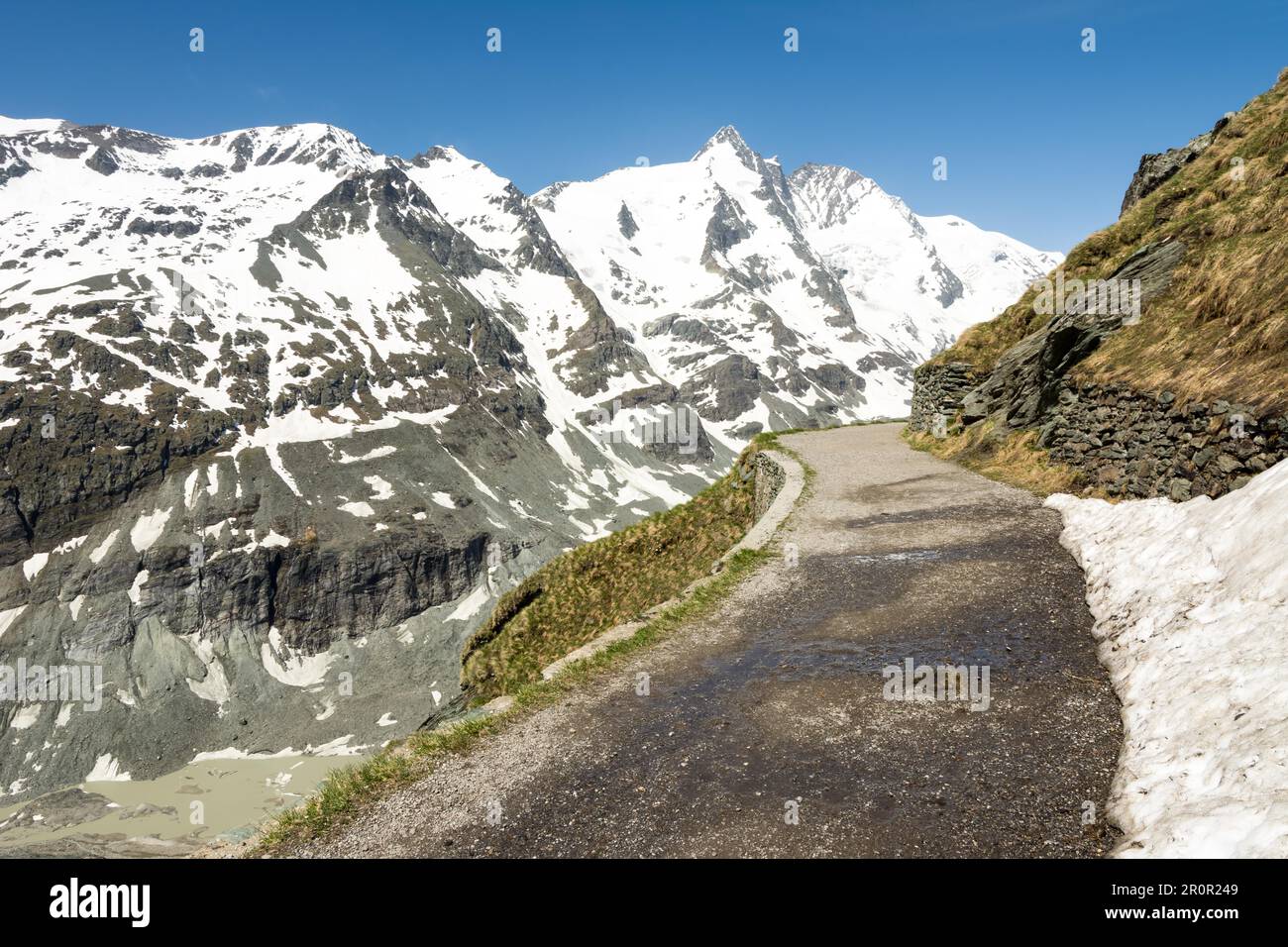 Sentier alpin à Franz-Josef-Hoehe près de la montagne Grossglockner en Autriche, Heiligenblut, Kaernten, Oesterreich Banque D'Images