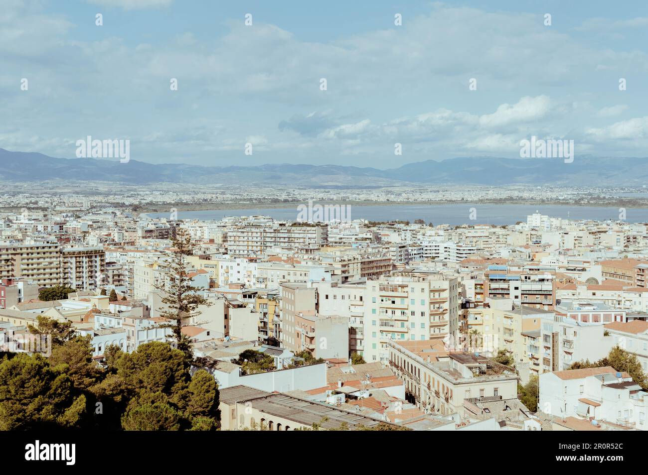 Cagliari, Sardaigne, Italie. Panorama de la ville d'en haut Banque D'Images