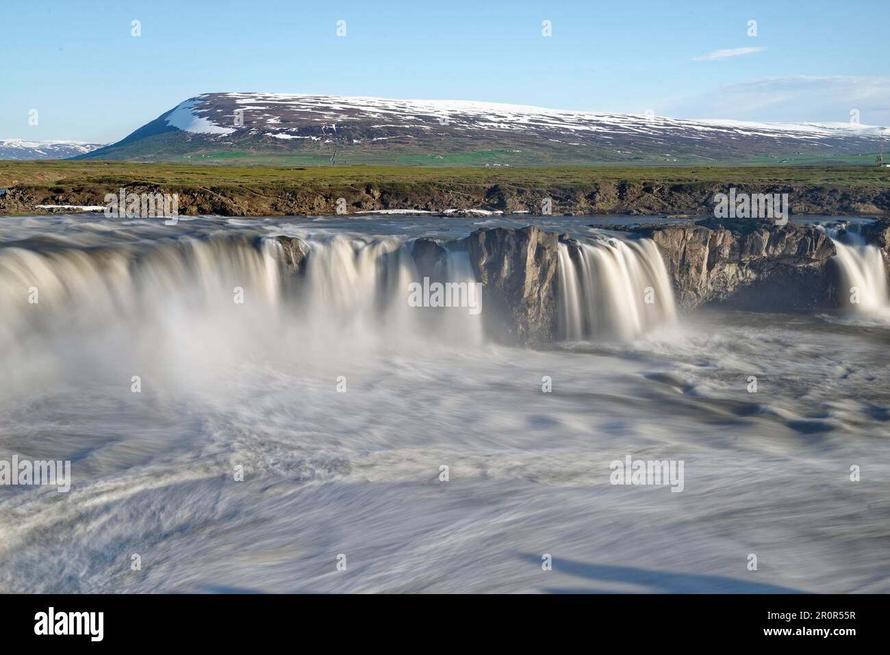 Cascade Godafoss, cascade des dieux, rivière Skjalfandafljot, Laugar, région de Pingeyjarsveit, Islande Banque D'Images