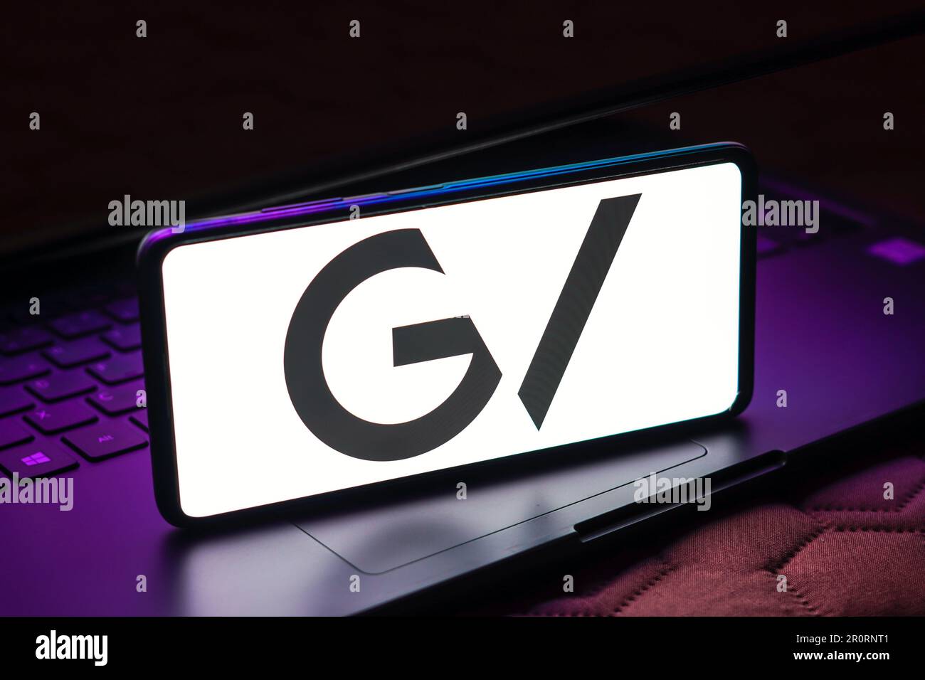 Dans cette illustration, le logo Google Ventures (GV) s'affiche sur l'écran d'un smartphone. Banque D'Images