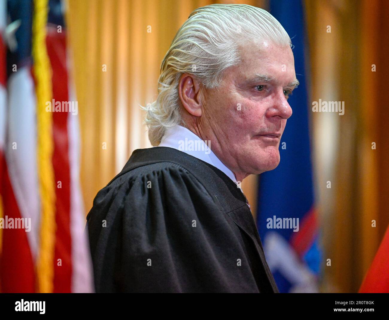 Schoharie, New York, États-Unis. 8th mai 2023. Le juge PETER LYNCH donne des instructions aux avocats avant d'ouvrir des arguments dans le procès de Nauman Hussain concernant l'accident de la compagnie de limousine de 2018 qui a tué 20 personnes, au cours d'un nouveau procès à Schoharie, N.Y. (Credit image: © Hans Pennink/ZUMA Press Wire) USAGE ÉDITORIAL SEULEMENT! Non destiné À un usage commercial ! Banque D'Images
