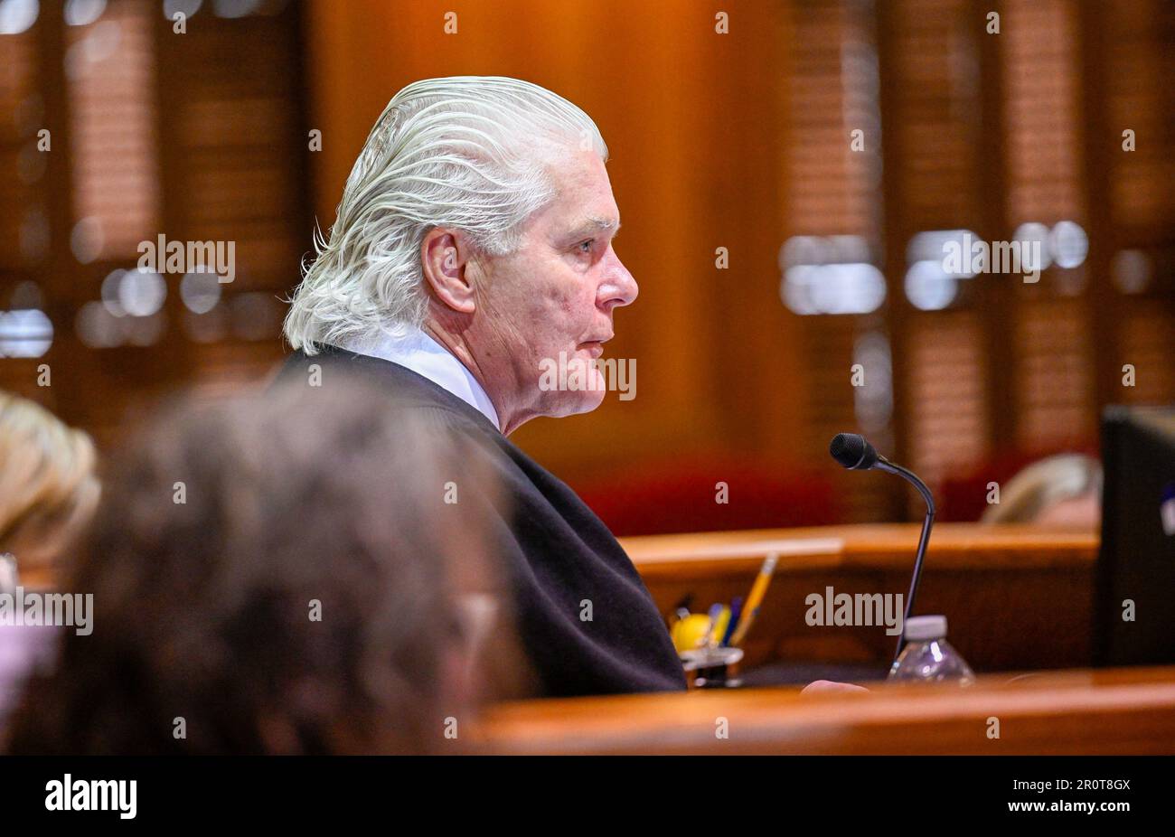 Schoharie, New York, États-Unis. 8th mai 2023. Le juge PETER LYNCH donne des instructions aux avocats avant d'ouvrir des arguments dans le procès de Nauman Hussain concernant l'accident de la compagnie de limousine de 2018 qui a tué 20 personnes, au cours d'un nouveau procès à Schoharie, N.Y. (Credit image: © Hans Pennink/ZUMA Press Wire) USAGE ÉDITORIAL SEULEMENT! Non destiné À un usage commercial ! Banque D'Images