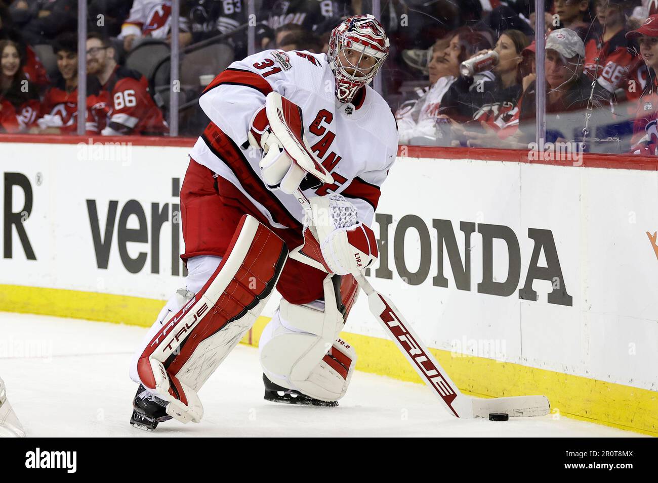 Carolina Hurricanes goaltender Frederik Andersen (31) clears the puck against the New Jersey Devils during the third period of Game 4 of an NHL hockey Stanley Cup second-round playoff series Tuesday, May 9, 2023, in Newark, N.J. The Hurricanes won 6-1. (AP Photo/Adam Hunger) Banque D'Images