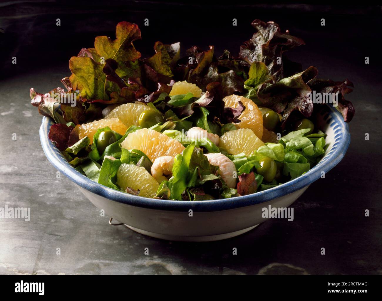 Salade de feuilles avec pamplemousse et langoustines Banque D'Images