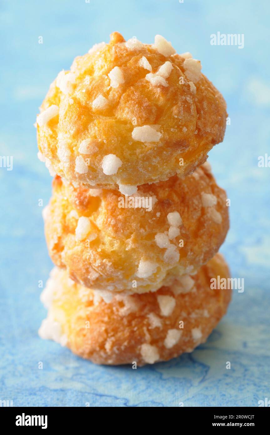 Trois empilés les chouquettes Banque D'Images