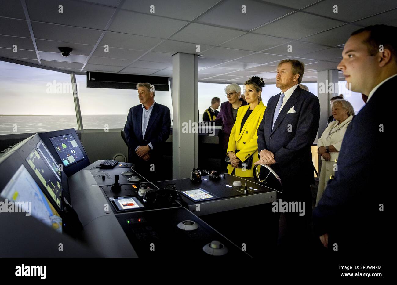 Iles Wadden, pays-Bas. 10th mai 2023. WEST TERSCHELLING - le roi Willem-Alexander et la reine Maxima sont visités par l'Institut maritime Willem Barentsz, où ils reçoivent une explication sur l'éducation de l'institut et divers simulateurs de navires. Le couple royal effectuera une visite régionale de deux jours aux îles des Wadden. ANP POOL KOEN VAN WEEL netherlands Out - belgium Out Credit: ANP/Alay Live News Credit: ANP/Alay Live News Banque D'Images