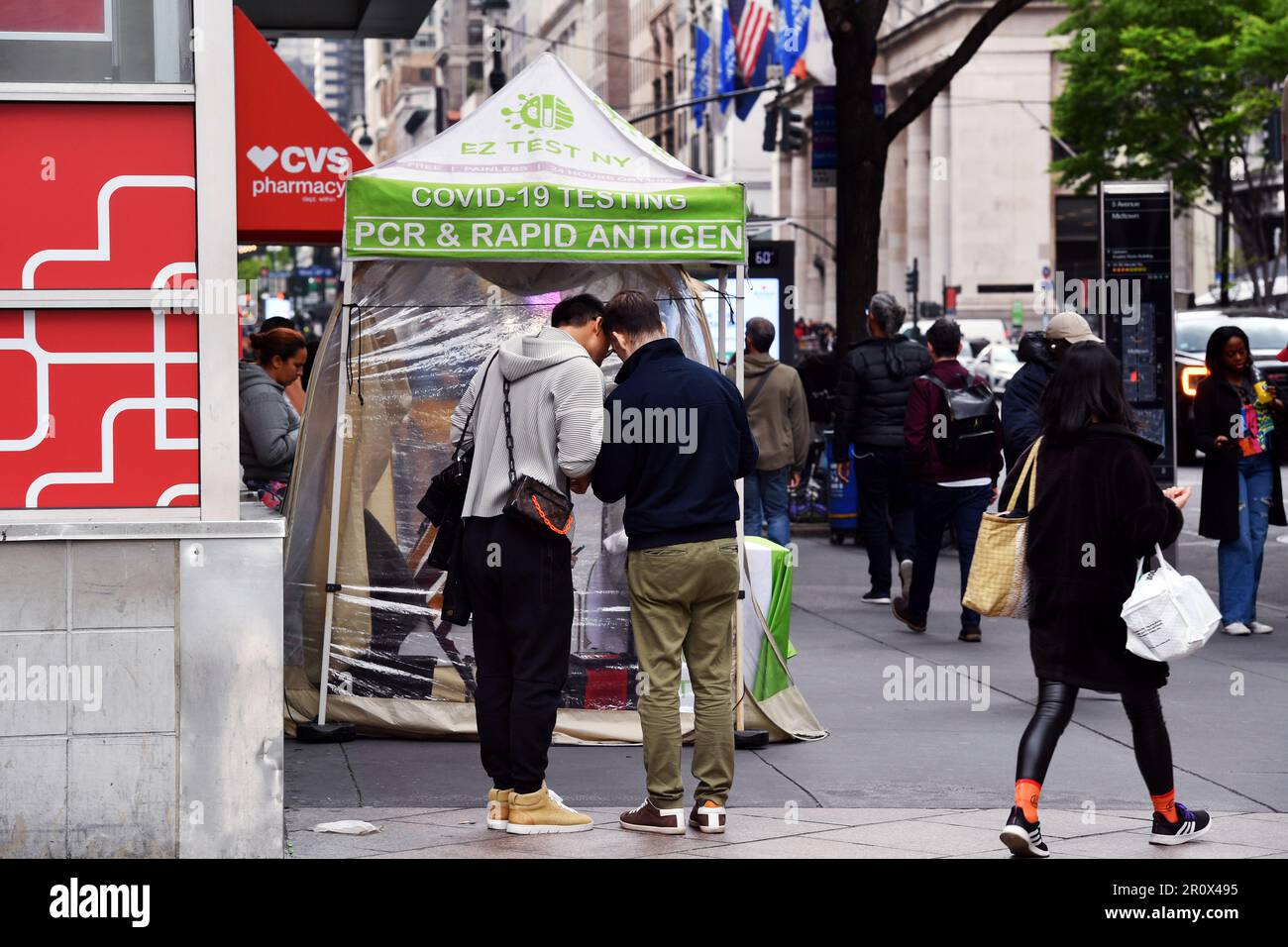 une tente de test COVID-19 pop-up temporaire installée à New York City - USA Banque D'Images