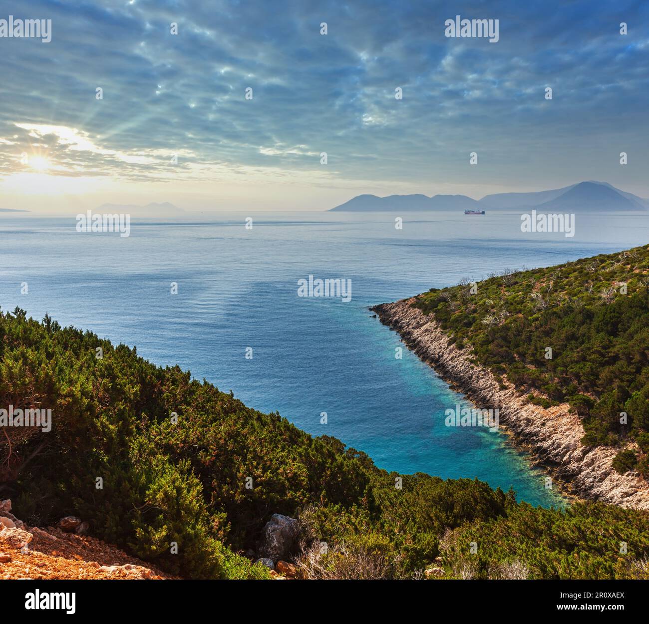 Cap au sud de l'île de Lefkas (Lefkada, Grèce, Mer Ionienne). Vue depuis le haut. Banque D'Images