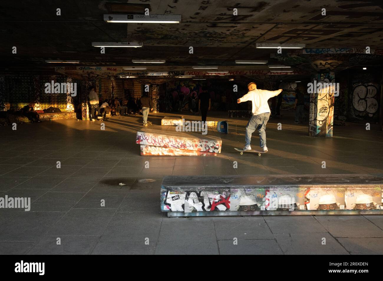 Southbank Skate Space, le centre de Southbank largement reconnu comme le berceau du skateboard britannique, Londres, Angleterre, Royaume-Uni Banque D'Images
