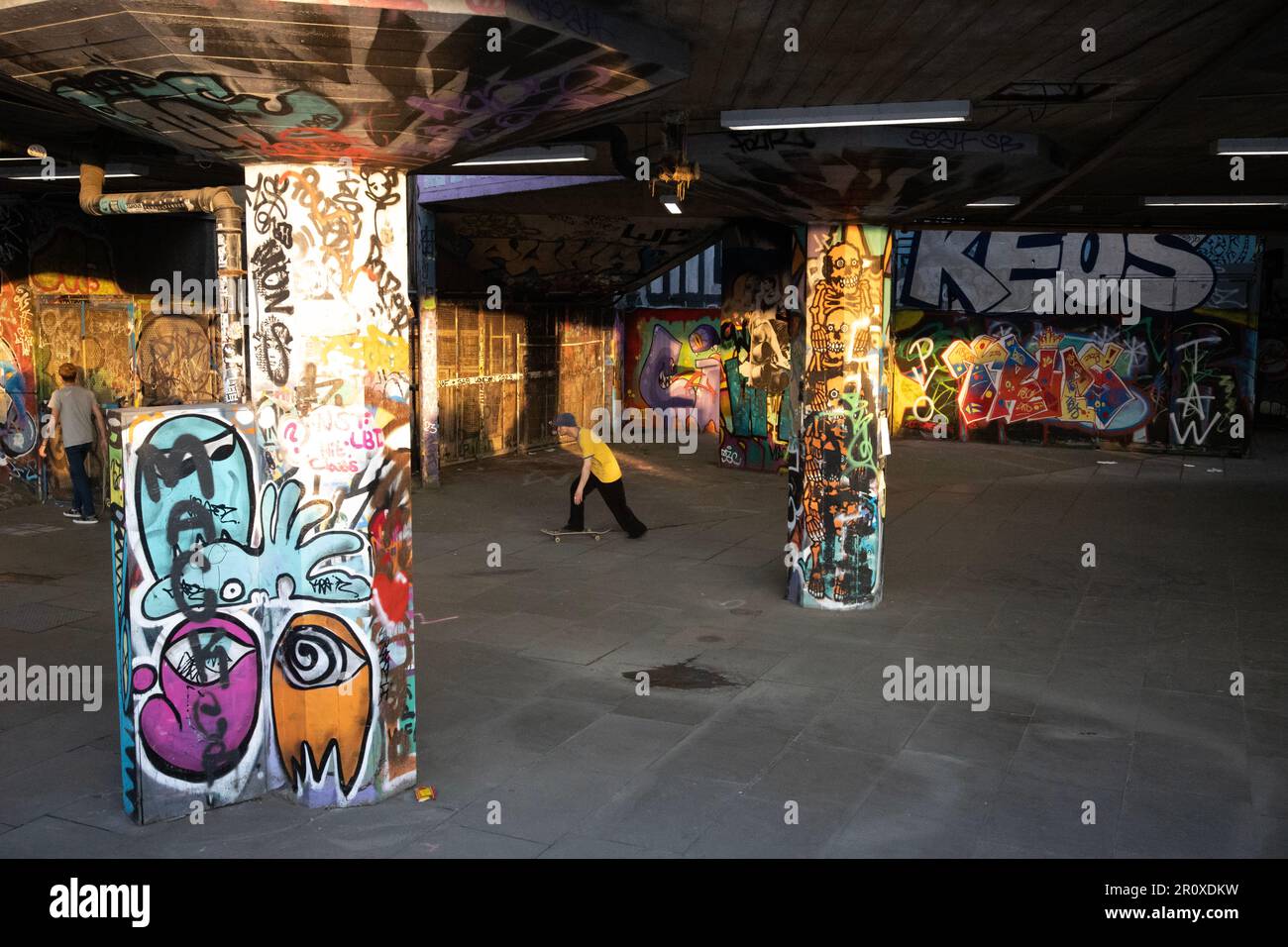 Southbank Skate Space, le centre de Southbank largement reconnu comme le berceau du skateboard britannique, Londres, Angleterre, Royaume-Uni Banque D'Images
