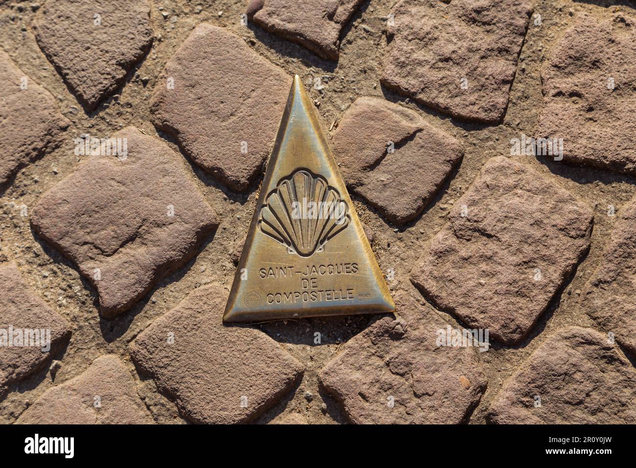 Saint-Jean-pied-de-Port, France : 24 août 2022 : route de Saint Jacques de Compostelle. Pyrénées-Atlantiques, pays Basque, Basse-Navarre Banque D'Images