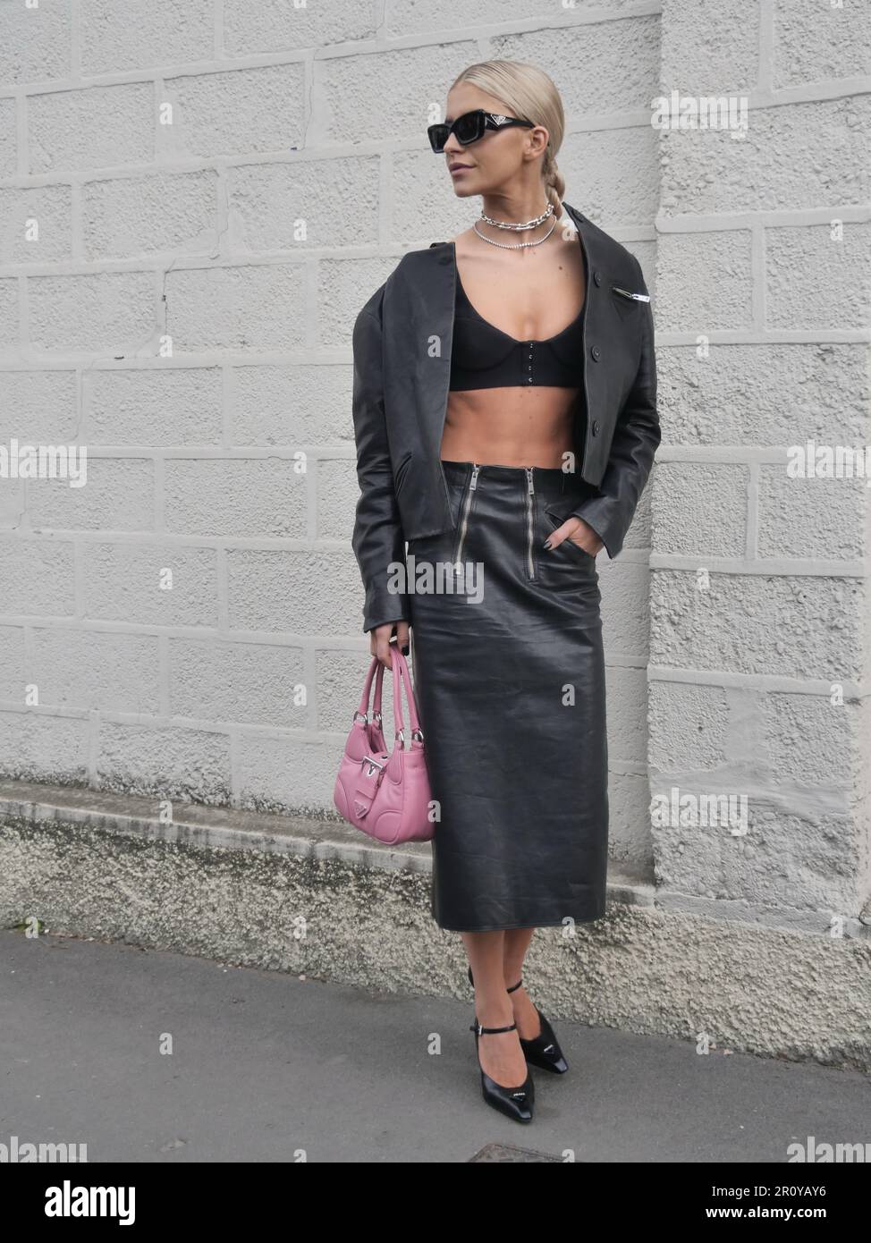 Caroline Daur tenue de style de rue après Prada défilé de mode pendant la  semaine de la mode de Milan femme 2020 Photo Stock - Alamy