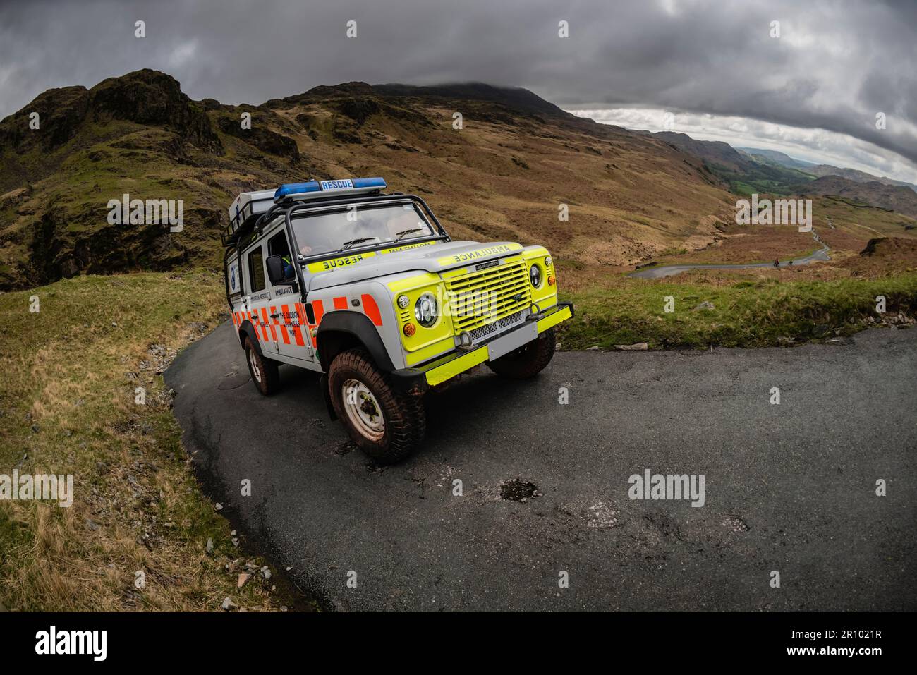 Duddon & Furness Mountain Rescue Team conduite sur le col HardKnott, la route la plus raide d'Angleterre, Eskdale, Lake District, Royaume-Uni. Banque D'Images