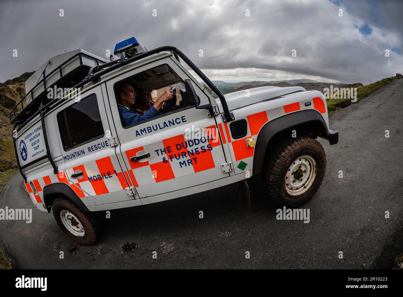 Duddon & Furness Mountain Rescue Team conduite sur le col HardKnott, la route la plus raide d'Angleterre, Eskdale, Lake District, Royaume-Uni. Banque D'Images