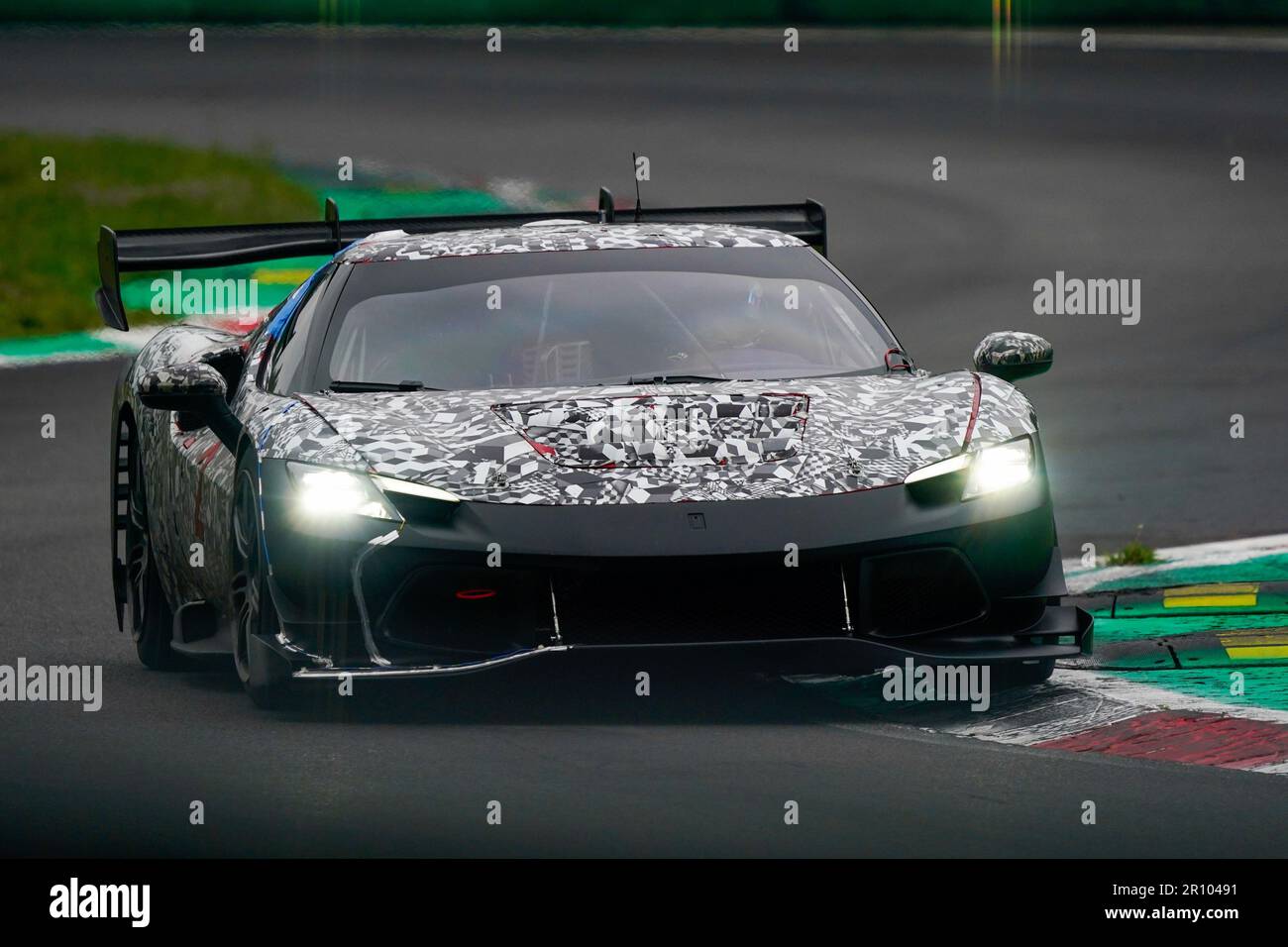 Monza, Italie. 10th mai 2023. Ferrari 296 défi dans la vie de camouflage pendant la journée d'essai du Championnat du monde d'endurance sur 10 mai 2023 dans Autodromo Nazionale Monza, Italie photo Alessio Morgese / E-Mage crédit: Alessio Morgese / Alay Live News Banque D'Images