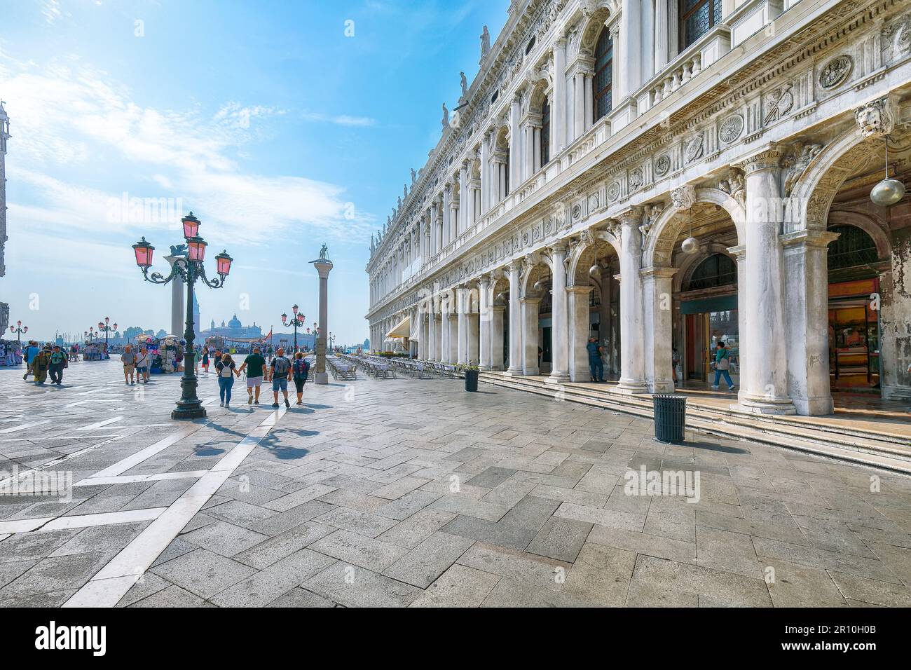 Fantastique paysage urbain de Venise avec place San Marco avec colonne de San Teodoro et Biblioteca Nazionale Marciana. Destination touristique populaire. Emplacement Banque D'Images
