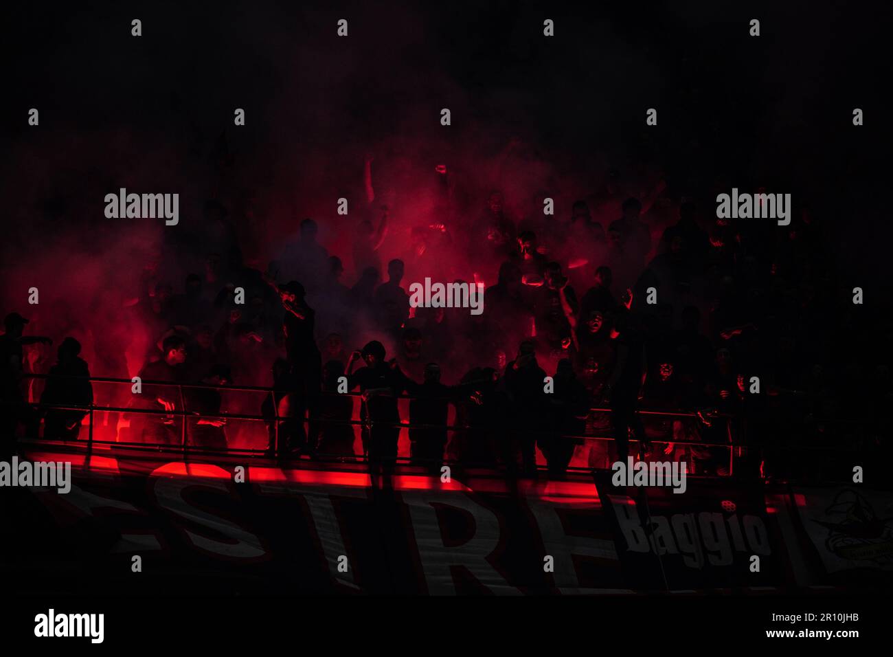 Milan, Italie - 10 mai 2023, AC Milan Supporters pendant la Ligue des champions de l'UEFA, demi-finales, match de football de 1st jambes entre l'AC Milan et le FC Internazionale sur 10 mai 2023 au stade San Siro de Milan, Italie - Credit: Luca Rossini/E-Mage/Alay Live News Banque D'Images