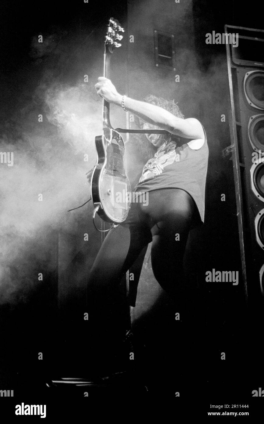ACE Frehley se produisant à Oakland, Californie 1987 crédit: Ross Pelton/MediaPunch Banque D'Images
