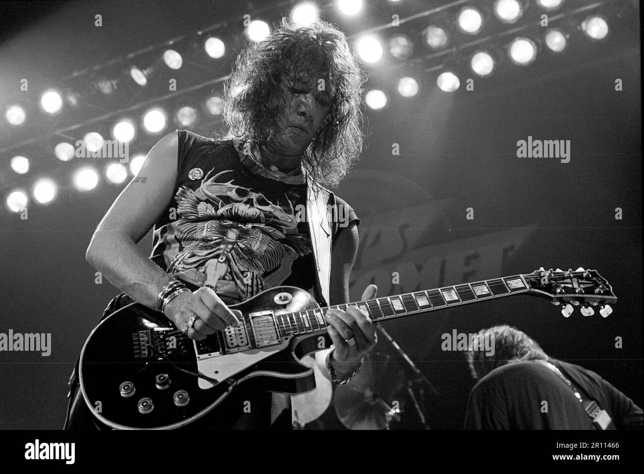 ACE Frehley se produisant à Oakland, Californie 1987 crédit: Ross Pelton/MediaPunch Banque D'Images
