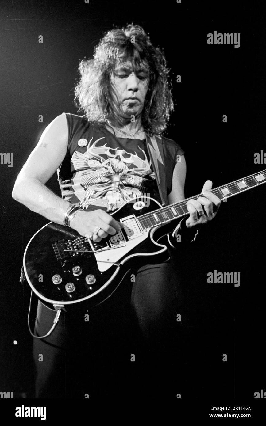 ACE Frehley se produisant à Oakland, Californie 1987 crédit: Ross Pelton/MediaPunch Banque D'Images
