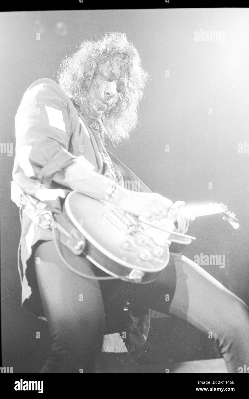 ACE Frehley se produisant à Oakland, Californie 1987 crédit: Ross Pelton/MediaPunch Banque D'Images