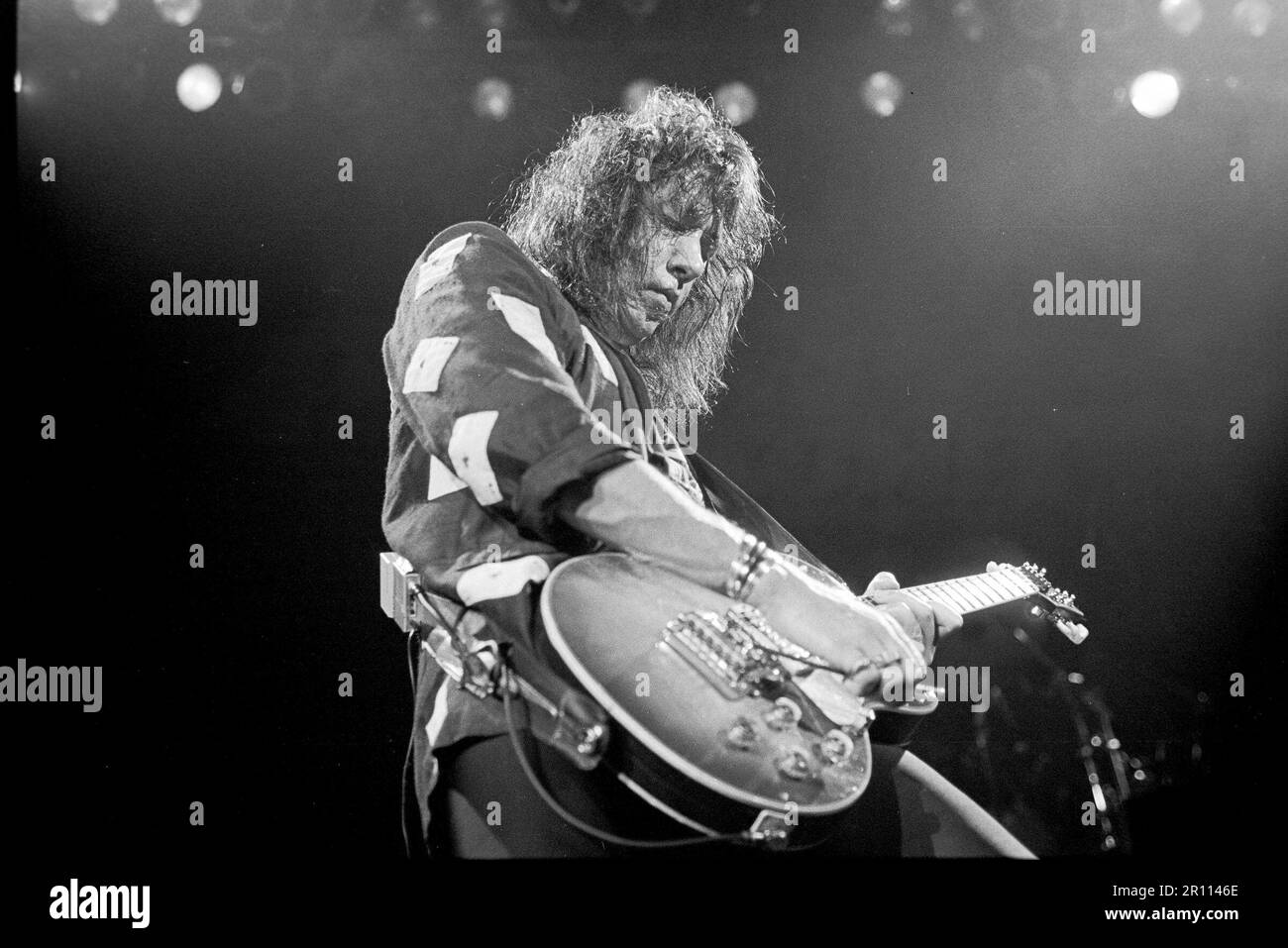 ACE Frehley se produisant à Oakland, Californie 1987 crédit: Ross Pelton/MediaPunch Banque D'Images