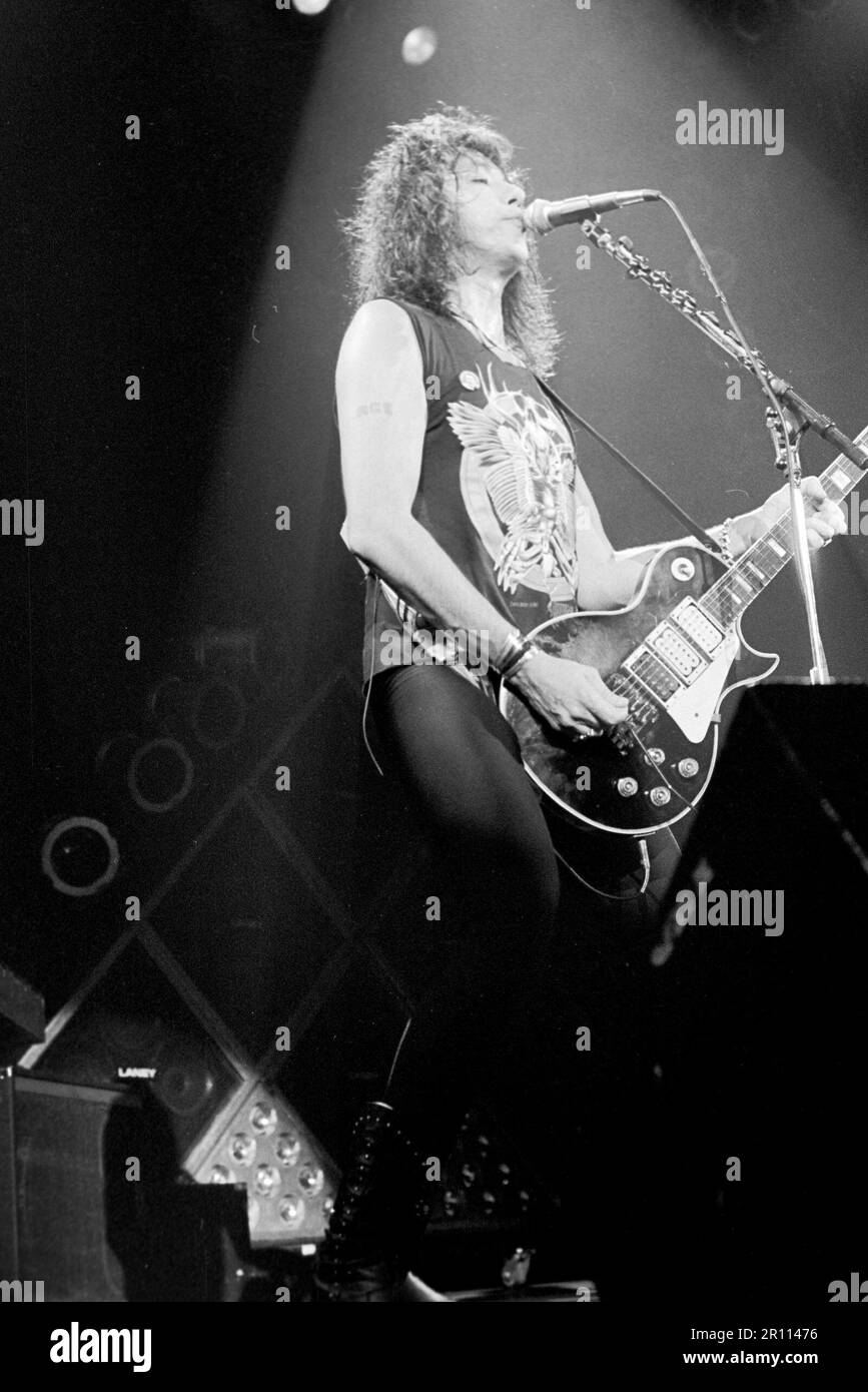 ACE Frehley se produisant à Oakland, Californie 1987 crédit: Ross Pelton/MediaPunch Banque D'Images