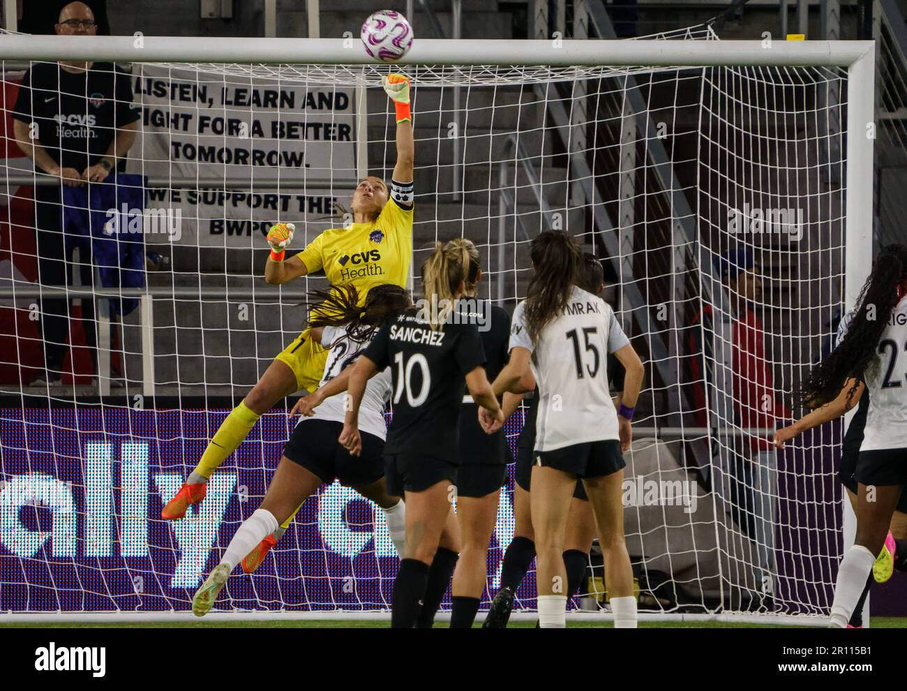 WASHINGTON, DC, ÉTATS-UNIS. 10th mai 2023. Aubrey Kingsbury, gardien de but de Washington Spirit (1), fait une économie dans la seconde moitié lors d'un match de la coupe du défi NWSL entre l'esprit de Washington et la fierté d'Orlando, sur 10 mai 2023, à Audi Field, à Washington, CC. ( Credit: tony quinn/Alay Live News Banque D'Images