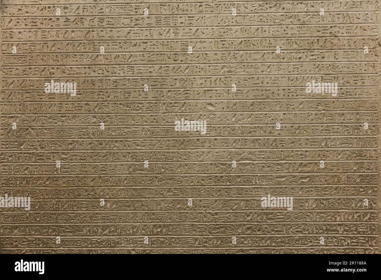 Hiéroglyphe égyptien sur le calcaire, 1500-1200 av. Banque D'Images